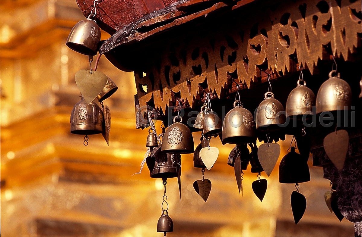 Heart bells at Doi Suthep Temple, Chiang Mai, Thailand
 (cod:Thailand 34)